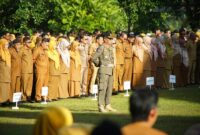 Apel gabungan ASN di halaman kantor bupati, Senin (26/5/2025). (Foto: Prokopim Tanah Datar)