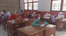 Mahkamah Konstitusi memerintahkan pemerintah menggratiskan pendidikan wajib belajar sembilan tahun di sekolah swasta. (Foto: Diskominfo Padang)