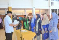 Wali Kota Padang Fadly Amran melantik Ny. dr. Dian Puspita Fadly Amran, Sp.JP sebagai Ketua Pengurus Yayasan Pertiwi Padang periode 2025-2030, Jumat (2/5/2025). (Foto: Prokopim Padang)