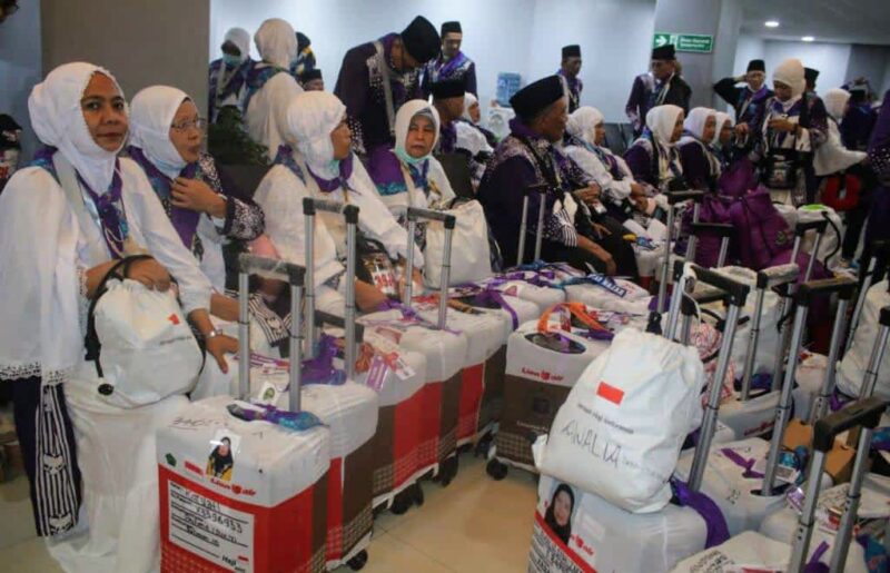 Sebanyak 423 jemaah Kloter 2 Embarkasi Padang asal Bengkulu diberangkatkan ke Madinah. (Foto: Humas Kemenag Sumbar)