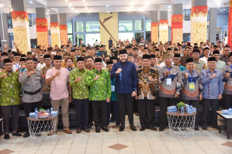 Wali Kota Padang Fadly Amran menghadiri Musda DMI Kota Padang ke-X di Gedung Bagindo Aziz Chan Youth Center, Minggu (11/5/2025). (Foto: Prokopim Padang)