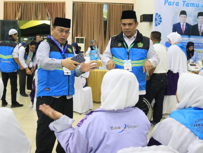Embarkasi Padang mulai berangkatkan jemaah gelombang II ke Jeddah. (Foto: Humas Kemenag Sumbar)
