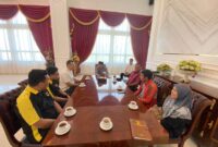 Wakil Wali Kota Padang, Maigus Nasir menerima kunjungan Pimpinan MR. DIY di Balai Kota Padang Aie Pacah, Jumat (23/5/2025). (Foto: Prokopim Padang)