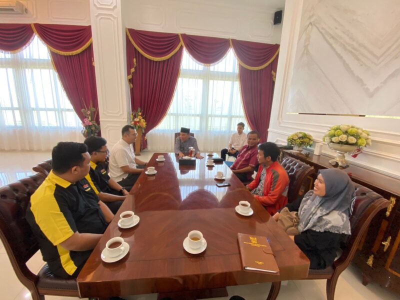Wakil Wali Kota Padang, Maigus Nasir menerima kunjungan Pimpinan MR. DIY di Balai Kota Padang Aie Pacah, Jumat (23/5/2025). (Foto: Prokopim Padang)