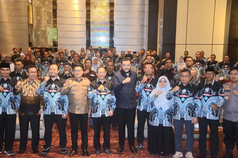 Wali Kota Padang, Fadly Amran menghadiri acara pelantikan DPD Desa Bersatu Sumbar)l periode 2025-2030 di Hotel Axana, Sabtu (24/5/2025). (Foto: Prokopim Padang)