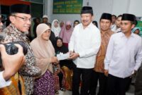 Ketua Baznas RI, Noor Achmad, meluncurkan program Z-Auto di halaman Kantor Baznas Kota Padang, Rabu (29/5/2025). (Foto: Prokopim Padang)