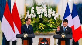 Presiden Prancis, Emmanuel Macron (kiri) dan Presiden RI, Prabowo Subianto (kanan). Presiden Prabowo menyampaikan apresiasi atas dukungan Prancis dalam berbagai sektor, salah satunya pada percepatan transisi energi. (Foto: BPMI Setpres)