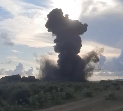 Lokasi ledakan amunisi tak layak pakai di Desa Sagara, Kecamatan Cibalong, Garut, Jawa Barat, Senin (12/5/2025) pagi. (Foto: Tangkapan layar)