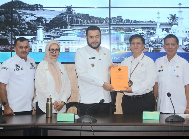 Pemko Padang mengadakan Exit Meeting bersama BPK Perwakilan Provinsi Sumbar, Rabu (14/5/2025). (Foto: Prokopim Padang)