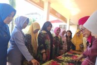 GOW Kota Padang menggelar pelatihan menjahit di Palanta Rumah Dinas Wali Kota, Rabu (21/5/2025). (Foto: Prokopim Padang)