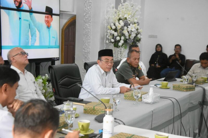 Wakil Wali Kota Padang Maigus Nasir saat Rapat Koordinasi TPID 2025 di Gedung Putih, Rabu (21/5/2025). (Foto: Prokopim Padang)