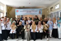 Ketua Dekranasda Padang, Ny. dr. Dian Puspita Fadly Amran membuka Coaching Designer Dekranasda Tahun 2025 di Gedung Sentral Randang, Rabu (21/5/2025). (Foto: Prokopim Padang)