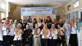 Ketua Dekranasda Padang, Ny. dr. Dian Puspita Fadly Amran membuka Coaching Designer Dekranasda Tahun 2025 di Gedung Sentral Randang, Rabu (21/5/2025). (Foto: Prokopim Padang)