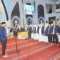 Wali Kota Padang Fadly Amran mengukuhkan Pengurus MTY Sumbar 2025-2030 di Masjid Raya Syeikh Ahmad Khatib Al Minangkabawi, Minggu (11/5/2025). (Foto: Prokopim Padang)