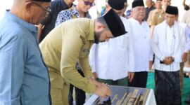 Wali Kota Padang Fadly Amran meresmikan Masjid Al-Ikhlas di Jalan Kamboja, Kelurahan Koto Panjang Ikur Koto, Kecamatan Koto Tangah, Senin (19/5/2025). (Foto: Prokopim Padang)