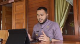 Wali Kota Padang Fadly Amran memberikan sambutan Verifikasi Lapangan Evaluasi KLA 2024 yang digelar oleh secara hybrid oleh Kementerian PPPA RI, Jumat (9/5/2025). (Foto: Prokopim Padang)