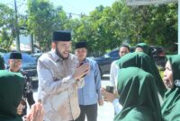 Wali Kota Padang, Fadly Amran menghadiri pengajian akbar ibu-ibu MTI se-Kelurahan Lubuk Buaya di Masjid Baitul Ihsan, Komplek Kamela Permai, Kecamatan Koto Tangah, Minggu (18/5/2025). (Foto: Prokopim Padang)
