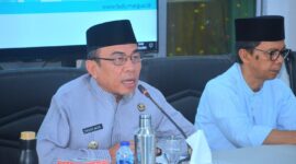Wakil Wali Kota Padang, Maigus Nasir memimpin rapat koordinasi persiapan pelaksanaan program MBG di Gedung Putih, Kediaman Resmi Wali Kota, Jumat (16/5/2025). (Foto: Prokopim Padang)