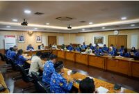 Wamenkop Ferry Juliantono saat melakukan sosialisasi terkait Kopdes/Kel Merah Putih di hadapan PSBI secara hybrid, Selasa (20/5/2025). (Foto: Kemenkop)