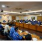 Wamenkop Ferry Juliantono saat melakukan sosialisasi terkait Kopdes/Kel Merah Putih di hadapan PSBI secara hybrid, Selasa (20/5/2025). (Foto: Kemenkop)