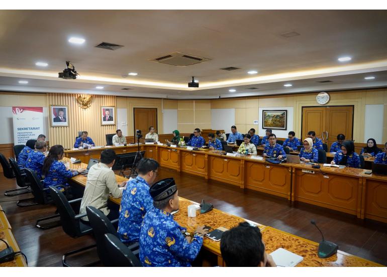 Wamenkop Ferry Juliantono saat melakukan sosialisasi terkait Kopdes/Kel Merah Putih di hadapan PSBI secara hybrid, Selasa (20/5/2025). (Foto: Kemenkop)