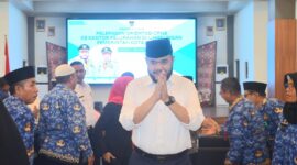 Wali Kota Padang, Fadly Amran melepas 350 CPNS untuk mengabdi di kelurahan se-Kota Padang, Senin (2/6/2025). (Foto: Prokopim Padang)