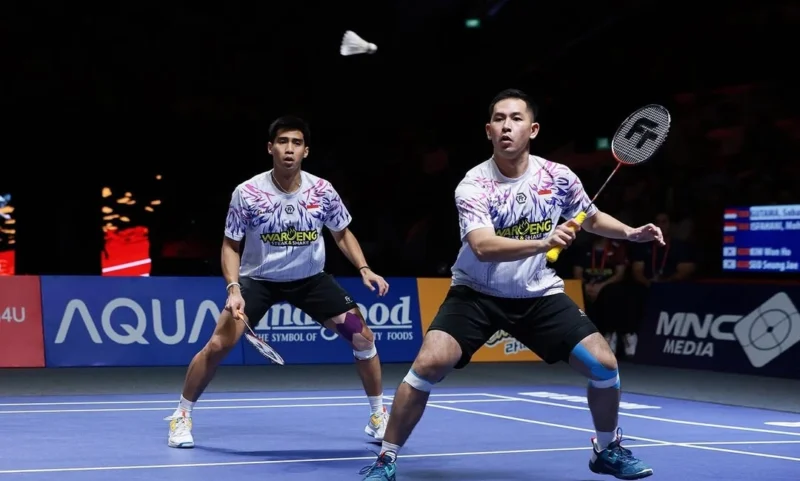 Ganda putra Indonesia Sabar/Reza takluk oleh pasangan Korea Selatan Kim Won Ho/Seo Seung Jae di Final Indonesia Open 2025 yang berlangsung di Istora Gelora Bung Karno, Senayan, Jakarta, Minggu (8/6/2025). (Foto: IG @badminton.ina)