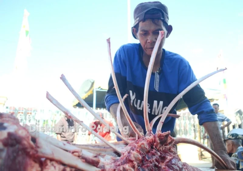 Dinas Kesehatan Padang mengimbau masyarakar agar tidak mengonsumsi daging sapi secara berlebihan. (Foto: Diskominfo Padang)