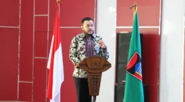 Wali Kota Padang Fadly Amran membuka kegiatan Sosialisasi dan Diskusi Offline Program JKN-KIS di Ruang Bagindo Aziz Chan, Balai Kota Padang, Aie Pacah, Kamis (12/6/2025). (Foto: Prokopim Padang)