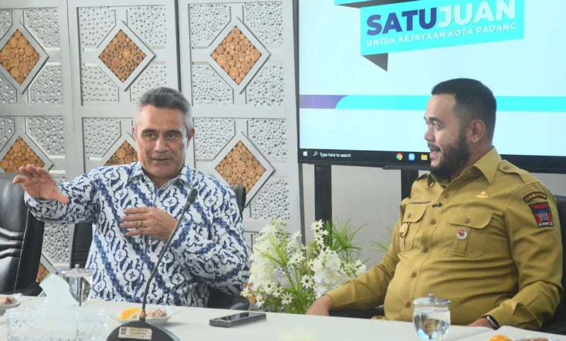 Wali Kota Padang, Fadly Amran menggelar pertemuan dengan Duta Besar Selandia Baru untuk Indonesia, Phillip Taula, di Kediaman Resmi Wali Kota Padang, Senin (23/6/2025). (Foto: Prokopim Padang)