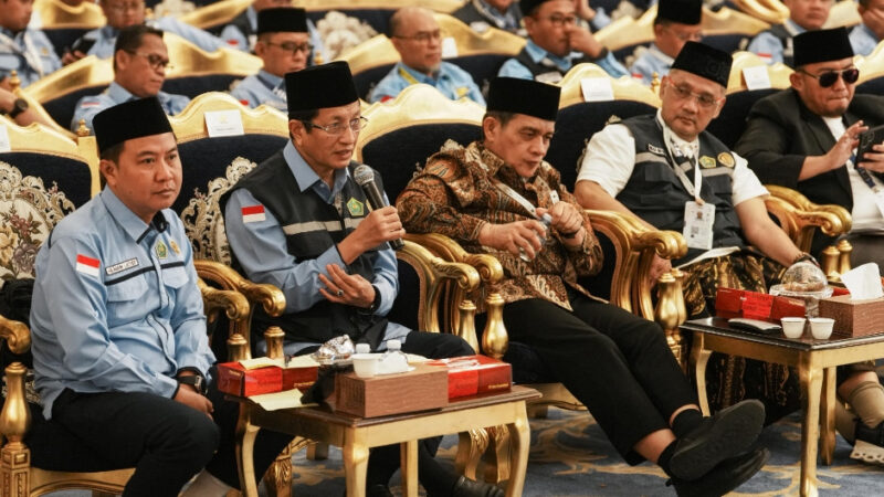 Menag Nasaruddin Umar didampingi Wamenag Romo H. R. Muhammad Syafi’i, Dirjen PHU Hilman Latief, Kepala BPH Irfan Yusuf dan Wakil Kelapa BPH Dahnil Anzar Simanjuntak. (Foto: Andi Ardiansyah Asdar/Kemenag)