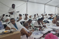 Jemaah di tenda Arafah. Hari ini, Kamis (5/6/2025), jemaah haji Indonesia melaksanakan wukuf di Arafah. (Foto: Ist)