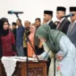Gubernur Mahyeldi  melantik Pejabat Pimpinan Tinggi Pratama di lingkungan Pemprov Sumbar di Auditorium Gubernuran, Sabtu (14/6/2025). (Foto: adpsb)
