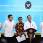Mensesneg Prasetyo Hadi memberikan keterangan pers di Kompleks Istana Kepresidenan Jakarta pada Selasa (10/6/2025). (Foto: BPMI Setpres)
