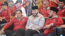 Wali Kota Padang Fadly Amran menghadiri Reuni akbar lintas angkatan SMOA, SGO, dan SGO Bapor tahun 2025 di Bagindo Aziz Chan Youth Center, Minggu (22/6/2025). (Foto: Prokopim Padang)