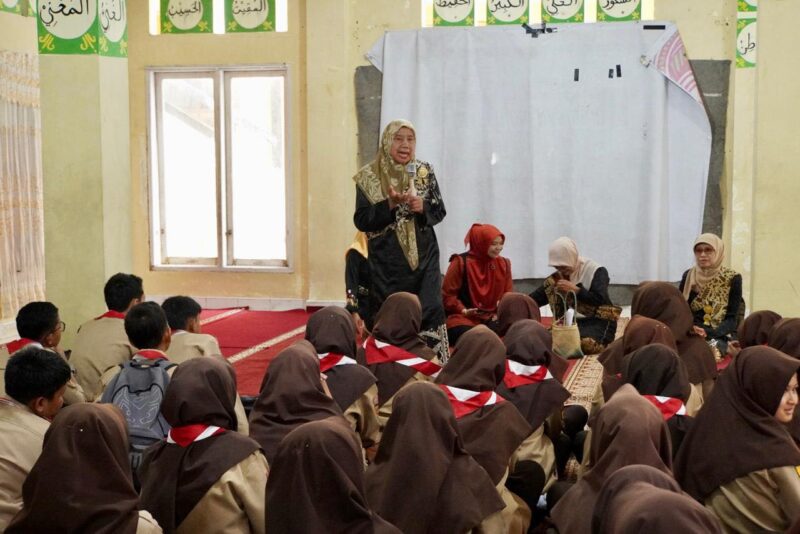 Disdikbud Padang Panjang menghadirkan Bundo Kanduang di sejumlah sekolah pada Sabtu (31/5/2025). (Foto: Kominfo Padang Panjang)
