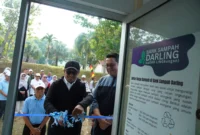 Bupati Tanah Datar Eka Putra meresmikan Bank Sampah Darling (Sadar Lingkungan) yang dikelola Dinas Perkim LH, Kamis (5/6/2025). (Foto: Prokopim Tanah Datar)