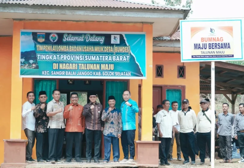 Tim Penilai Lomba BUMNag Propinsi Sumbar melakukan penilaian terhadap BUMNag Maju Bersama Talunan Maju pada Jumat (10/6/2025). (Foto: Pemkab Solsel)  