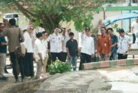 Bupati Solsel, H. Khairunas, mengunjungi destinasi wisata Wahana Hot Water Boom pada Rabu (4/6/2025). (Foto: Prokopim Solsel)