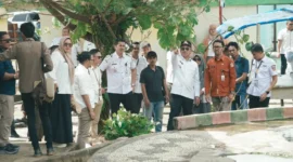 Bupati Solsel, H. Khairunas, mengunjungi destinasi wisata Wahana Hot Water Boom pada Rabu (4/6/2025). (Foto: Prokopim Solsel)