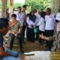 Bupati Dharmasraya, Annisa Suci Ramadhani meninjau pabrik stone crusher yang beroperasi di wilayah Kabupaten Dharmasraya, Rabu (4/6/2025). (Foto: Pemkab Dharmasraya)