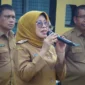 Wakil Bupati Dharmasraya Leli Arni saat menjadi pembina apel gabungan di lingkup perkantoran eks RSUD Sungai Dareh, Pulau Punjung, Selasa (10/6/2025). (Foto: Pemkab Dharmasraya)