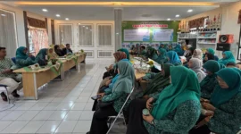 TP-PKK Kota Padang Panjang memberikan pembinaan intensif kepada TP-PKK Tanah Pak Lambik, Jumat (13/6/2025). (Foto: Kominfo Padang Panjang)