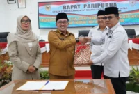 DPRD Tanah Datar menyetujui Ranperda tentang Pertanggungjawaban Pelaksanaan APBD 2024 untuk ditetapkan menjadi Perda. (Foto: Prokopim Tanah Datar)