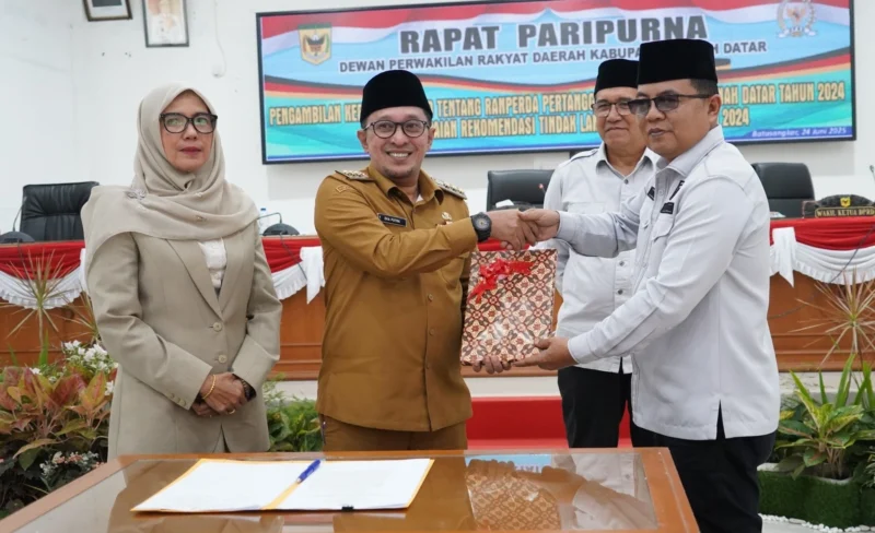 DPRD Tanah Datar menyetujui Ranperda tentang Pertanggungjawaban Pelaksanaan APBD 2024 untuk ditetapkan menjadi Perda. (Foto: Prokopim Tanah Datar)