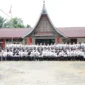 Kepala Dinas Pendidikan Dharmasraya, Bobby P. Riza bersama jajaran. (Foto: Pemkab Dharmasraya)
