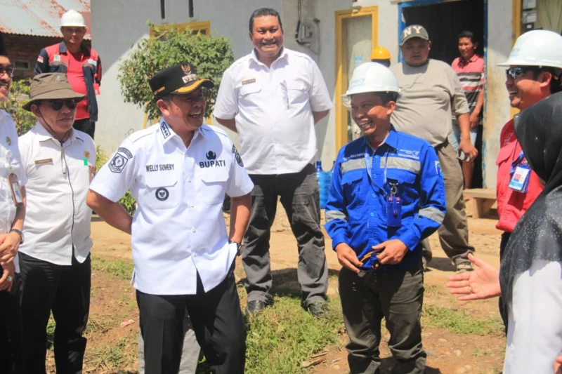 Bupati Pasaman Welly Suhery saat sosialisasi jelang persiapan PSPE Geothermal Bonjol, Kamis (11/6/2025), di Aula Kantor Camat Bonjol. (Foto: Diskominfotik Pasaman)
