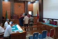 Pengadilan Negeri Kelas 1A Padang memutuskan sanksi denda terhadap PKL yang melanggar aturan berjualan di kawasan terlarang. (Foto: Humas Satpol PP Padang)