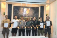 Empat pelaku pungli di Pantai Air Manis diamankan usai aksinya terhadap wisatawan Malaysia viral di media sosial. (Foto: FB Diskominfo Padang)