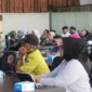 Para aktivis PATBM kelurahan se-Kota Padang mengikuti sosialisasi Implementasi Manajemen dan Penanganan Kasus Kekerasan terhadap Anak di Ruang Bagindo Aziz Chan, Balai Kota Padang, Kamis (19/6/2025). (Foto: Diskominfo Padang)